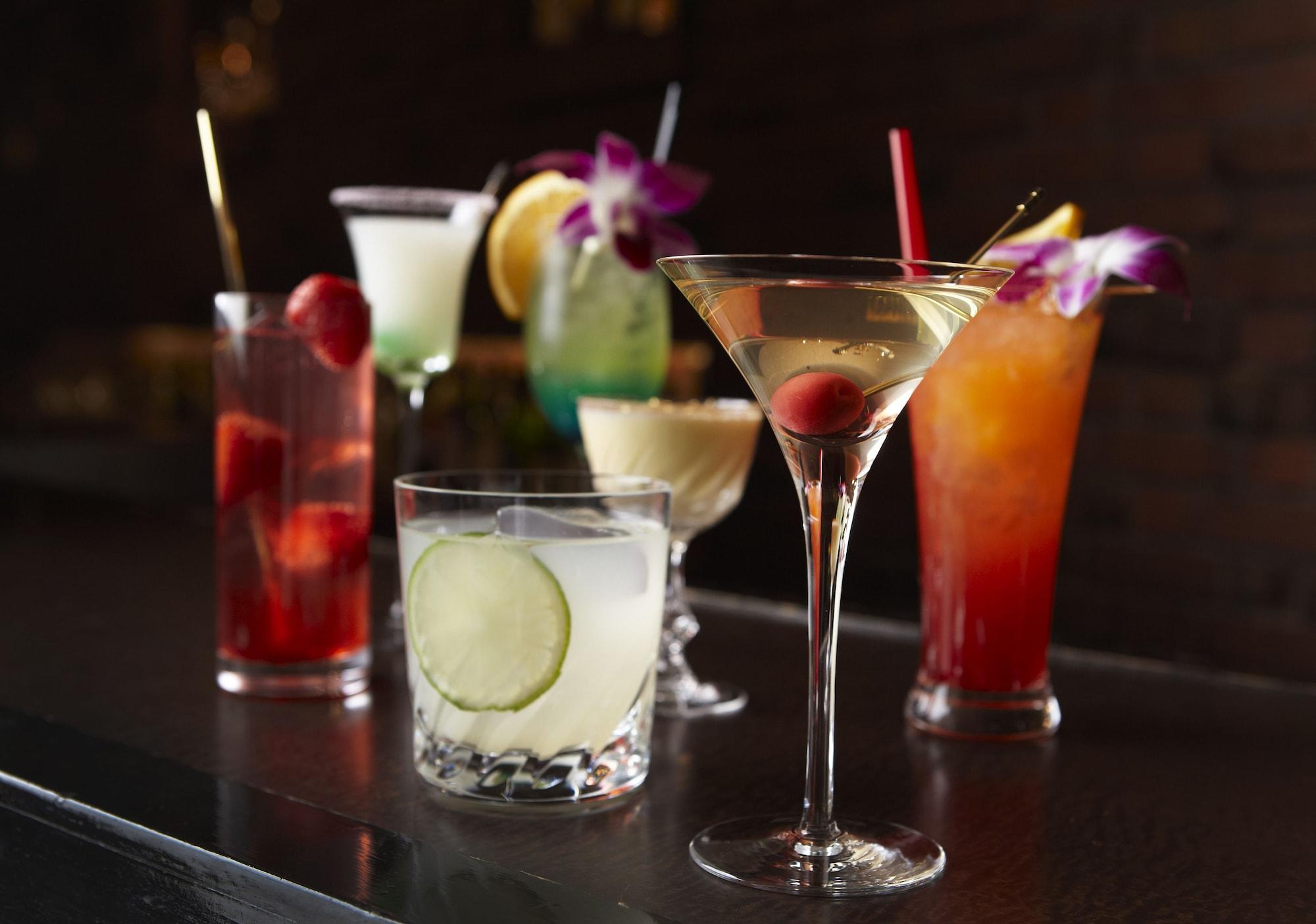 פוקואוקה Hotel New Otani Hakata מראה חיצוני תמונה A selection of cocktails