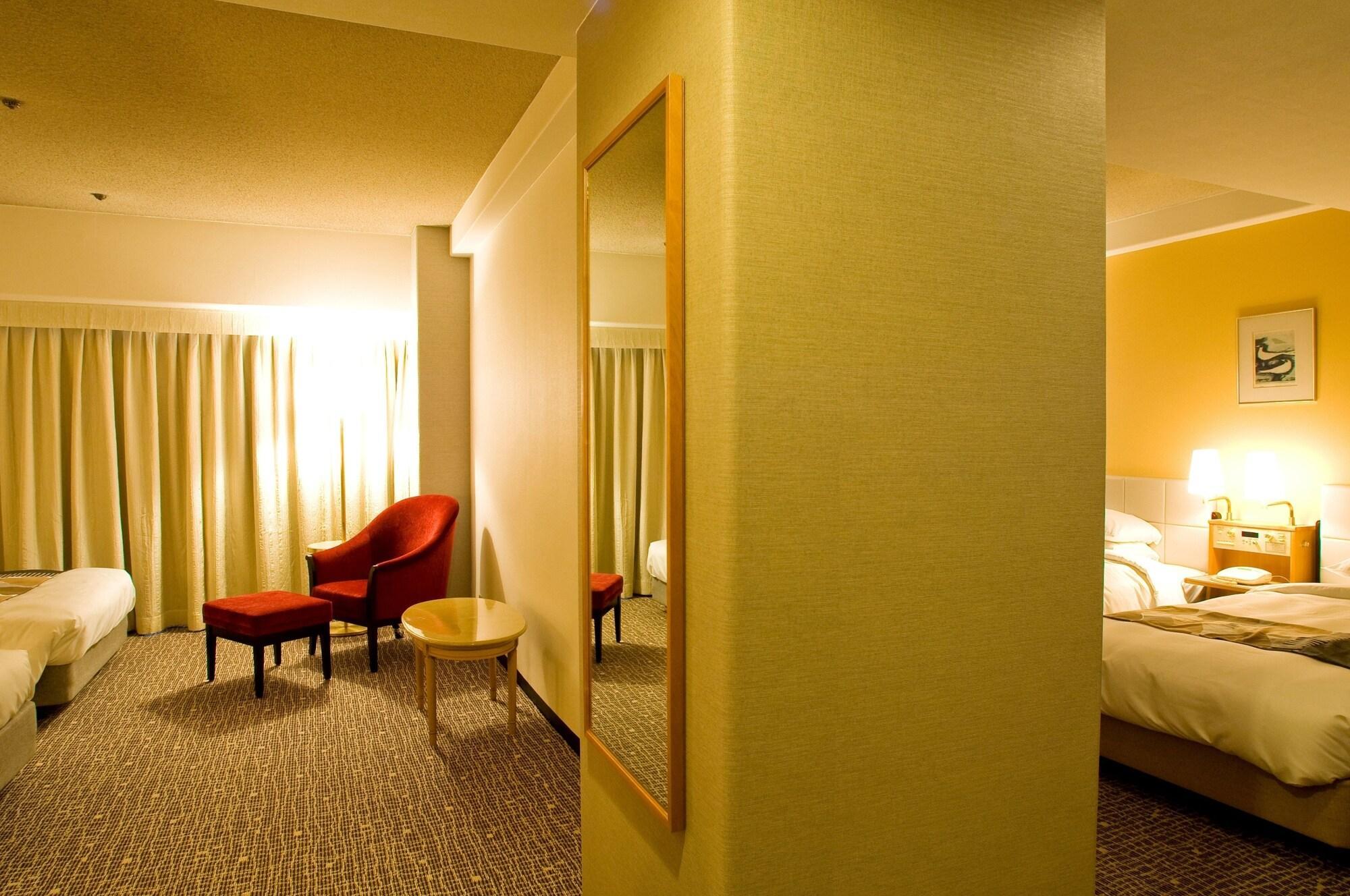 פוקואוקה Hotel New Otani Hakata מראה חיצוני תמונה A room at the hotel